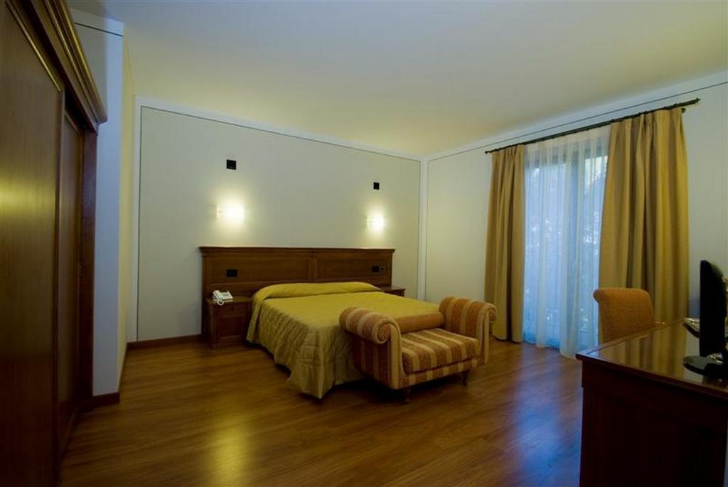 Vesta Domus Hotel โรม ภายนอก รูปภาพ